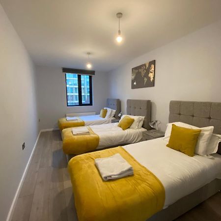 הונסלו Cosy Flats Near Heathrow, Group Bookings Available With Parking Space מראה חיצוני תמונה