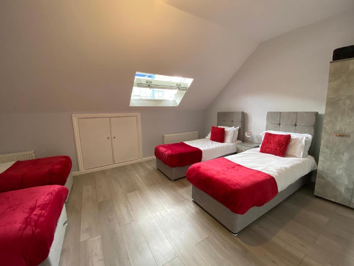 הונסלו Cosy Flats Near Heathrow, Group Bookings Available With Parking Space מראה חיצוני תמונה