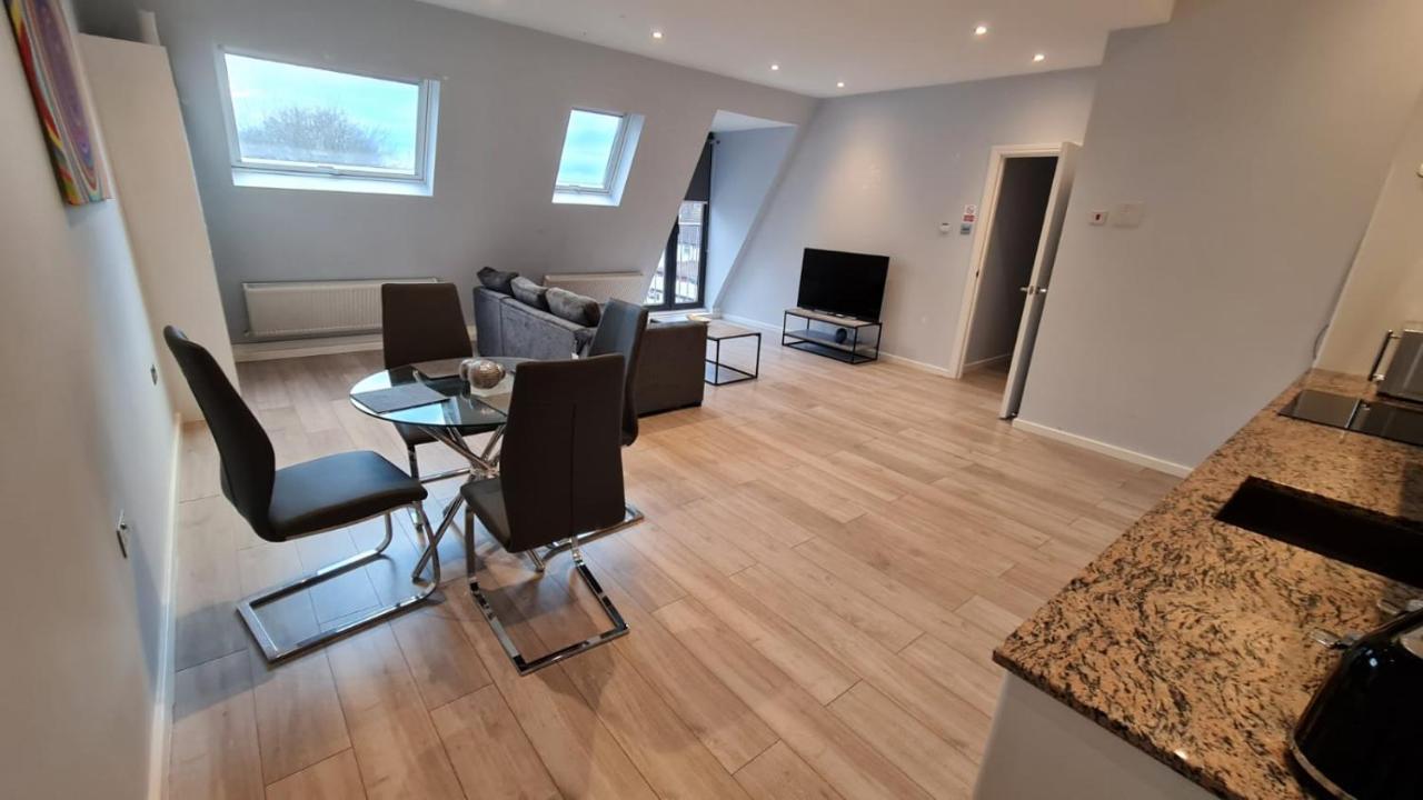 הונסלו Cosy Flats Near Heathrow, Group Bookings Available With Parking Space מראה חיצוני תמונה