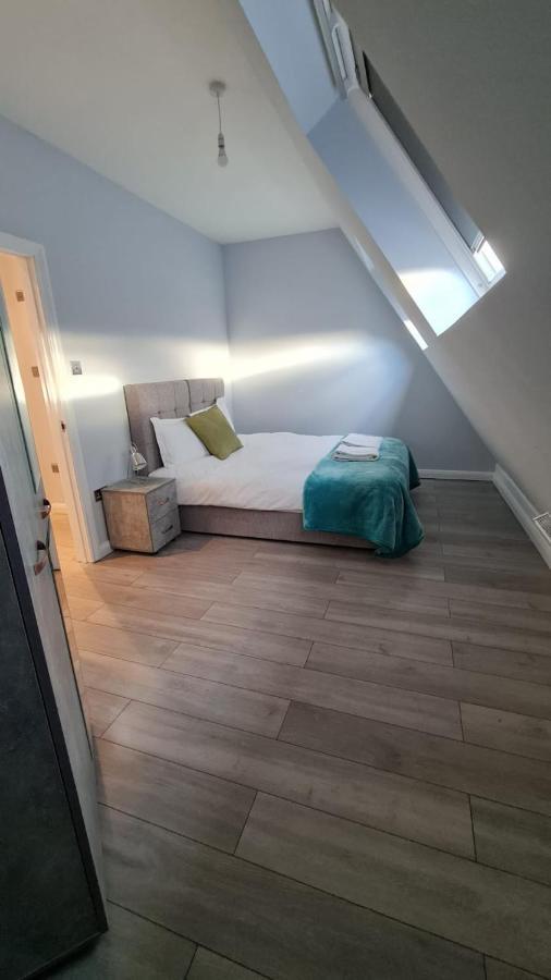 הונסלו Cosy Flats Near Heathrow, Group Bookings Available With Parking Space מראה חיצוני תמונה