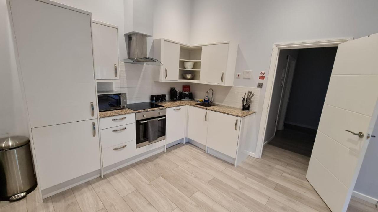 הונסלו Cosy Flats Near Heathrow, Group Bookings Available With Parking Space מראה חיצוני תמונה