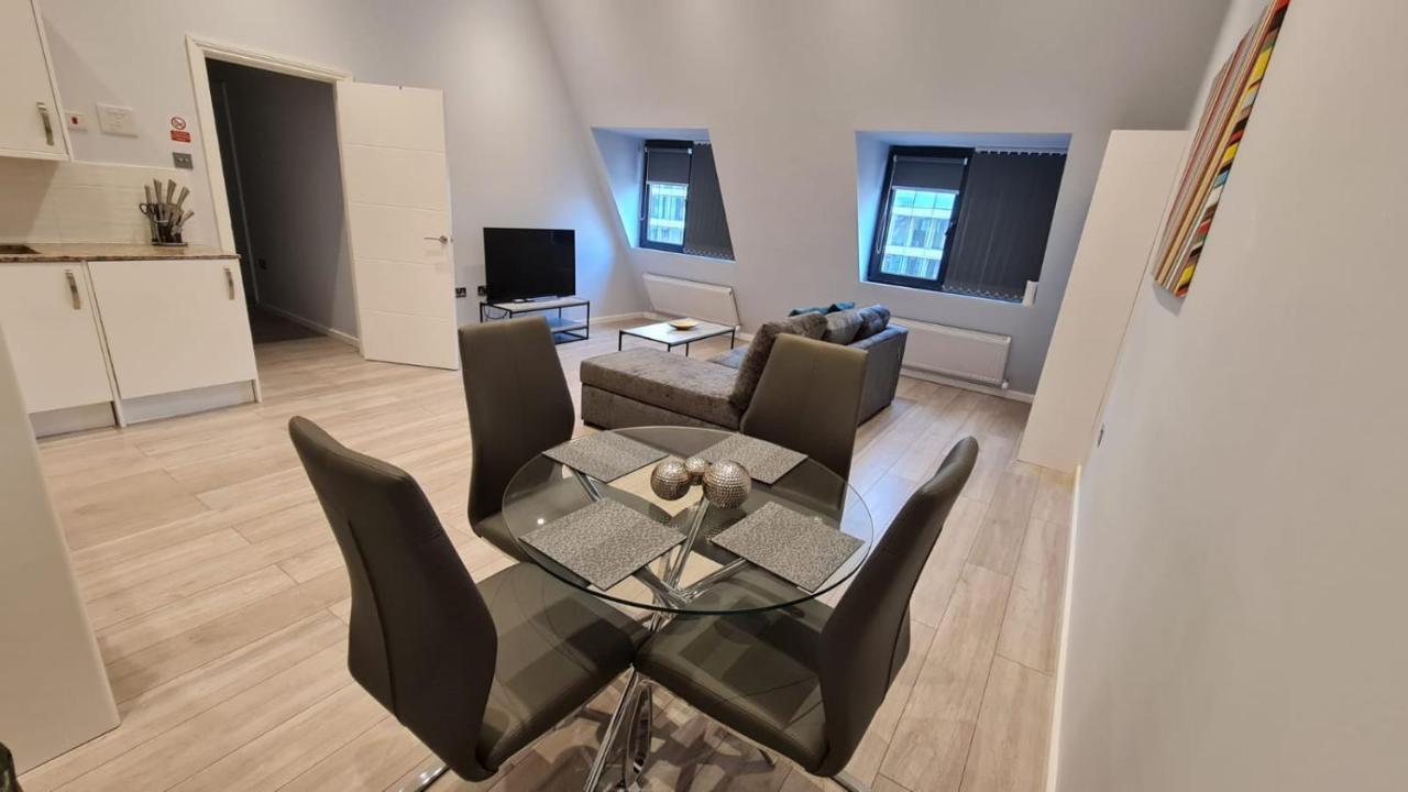 הונסלו Cosy Flats Near Heathrow, Group Bookings Available With Parking Space מראה חיצוני תמונה