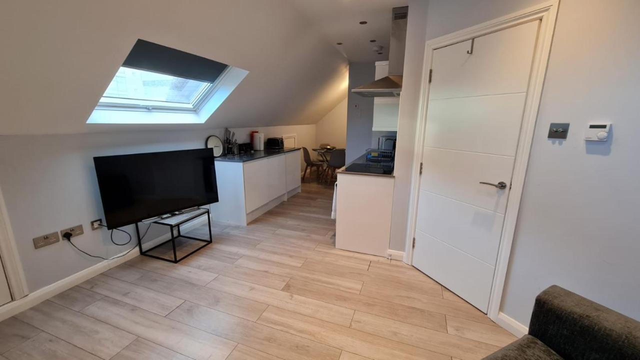 הונסלו Cosy Flats Near Heathrow, Group Bookings Available With Parking Space מראה חיצוני תמונה