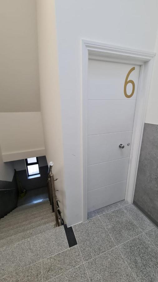 הונסלו Cosy Flats Near Heathrow, Group Bookings Available With Parking Space מראה חיצוני תמונה