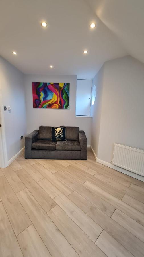הונסלו Cosy Flats Near Heathrow, Group Bookings Available With Parking Space מראה חיצוני תמונה