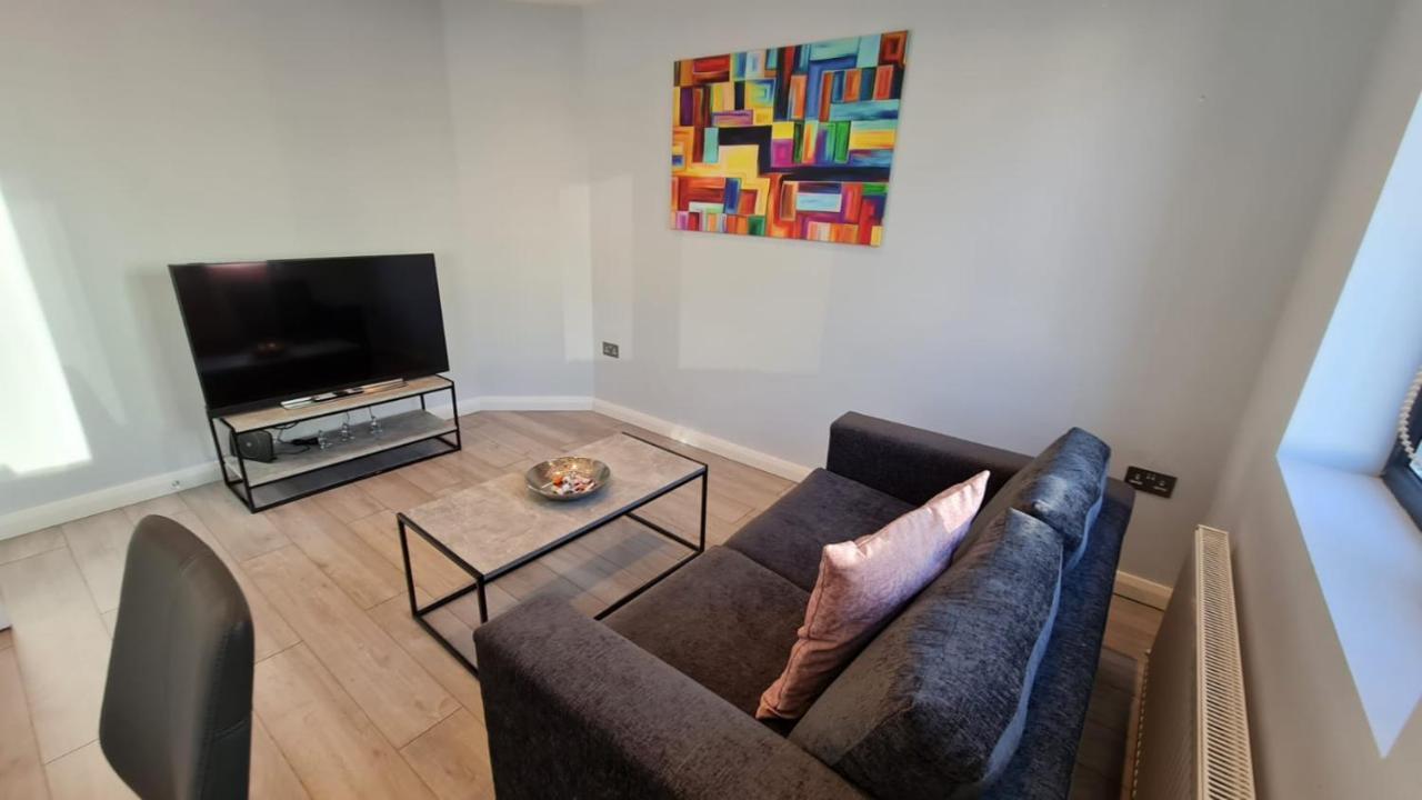 הונסלו Cosy Flats Near Heathrow, Group Bookings Available With Parking Space מראה חיצוני תמונה