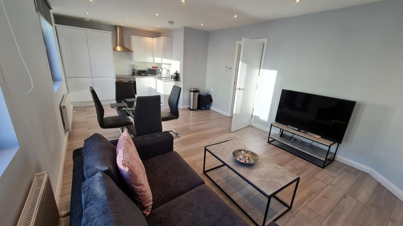 הונסלו Cosy Flats Near Heathrow, Group Bookings Available With Parking Space מראה חיצוני תמונה