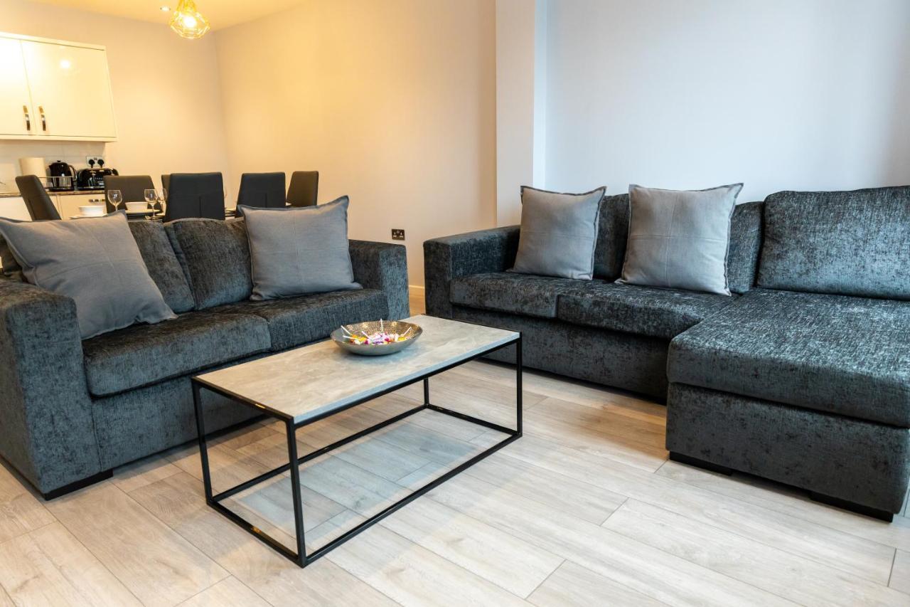 הונסלו Cosy Flats Near Heathrow, Group Bookings Available With Parking Space מראה חיצוני תמונה