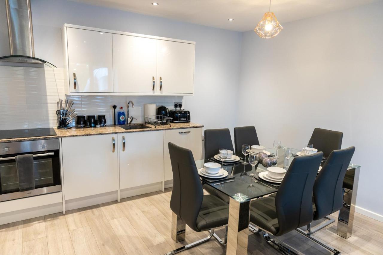 הונסלו Cosy Flats Near Heathrow, Group Bookings Available With Parking Space מראה חיצוני תמונה