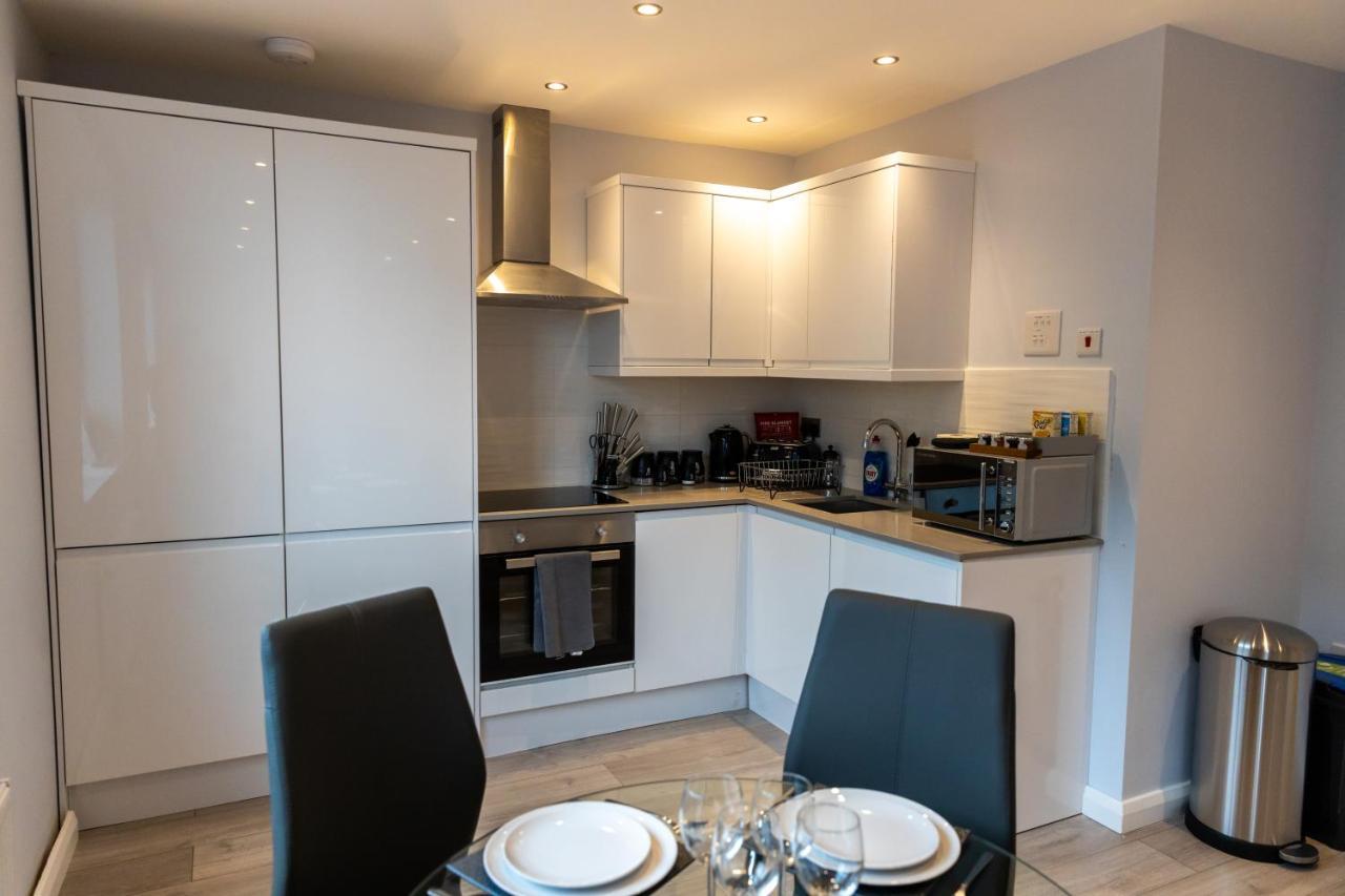 הונסלו Cosy Flats Near Heathrow, Group Bookings Available With Parking Space מראה חיצוני תמונה
