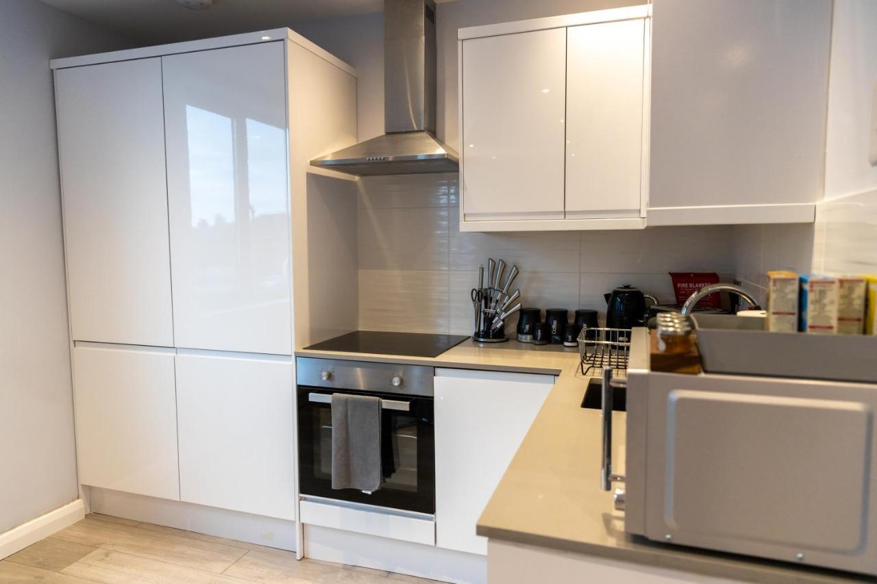הונסלו Cosy Flats Near Heathrow, Group Bookings Available With Parking Space מראה חיצוני תמונה