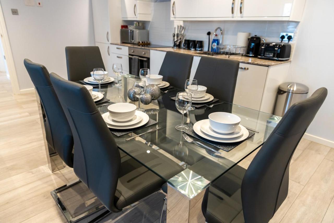 הונסלו Cosy Flats Near Heathrow, Group Bookings Available With Parking Space מראה חיצוני תמונה