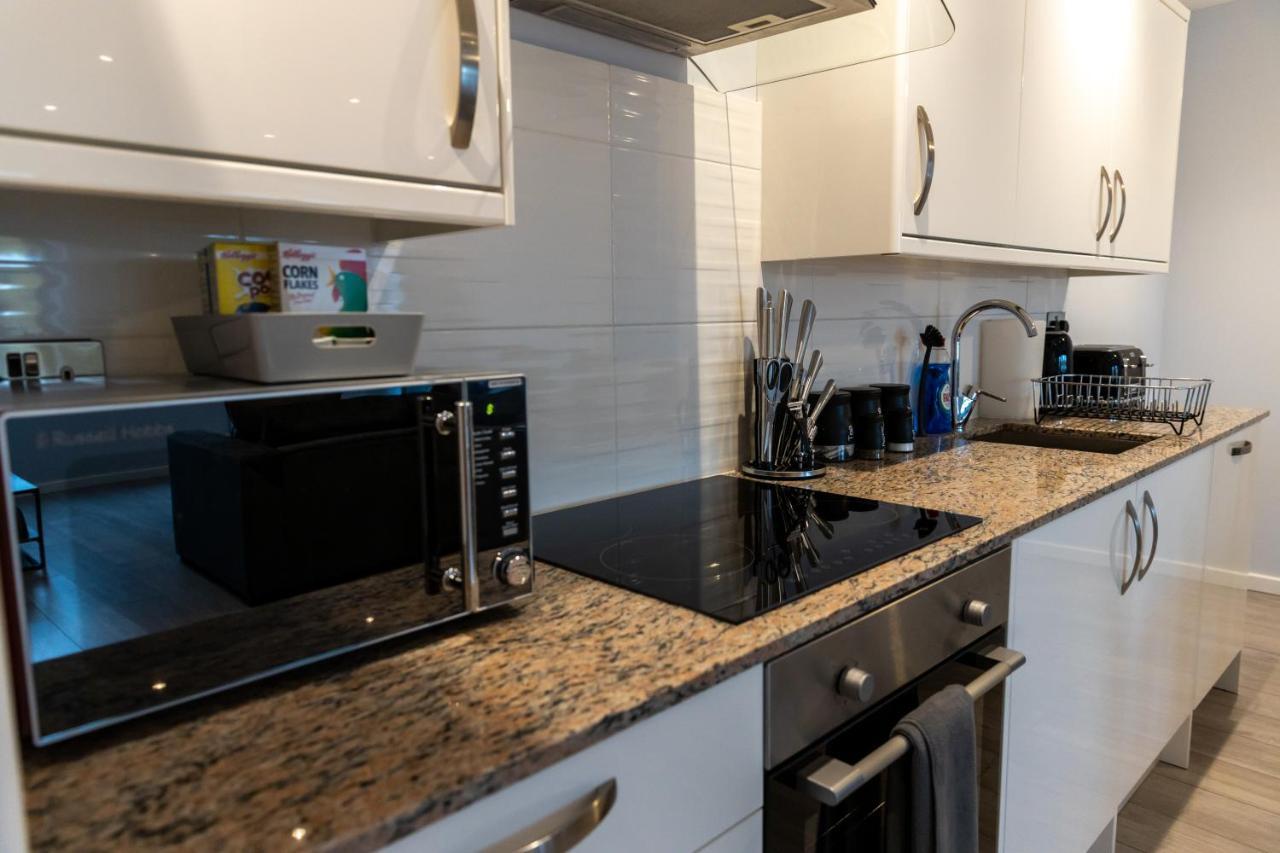 הונסלו Cosy Flats Near Heathrow, Group Bookings Available With Parking Space מראה חיצוני תמונה