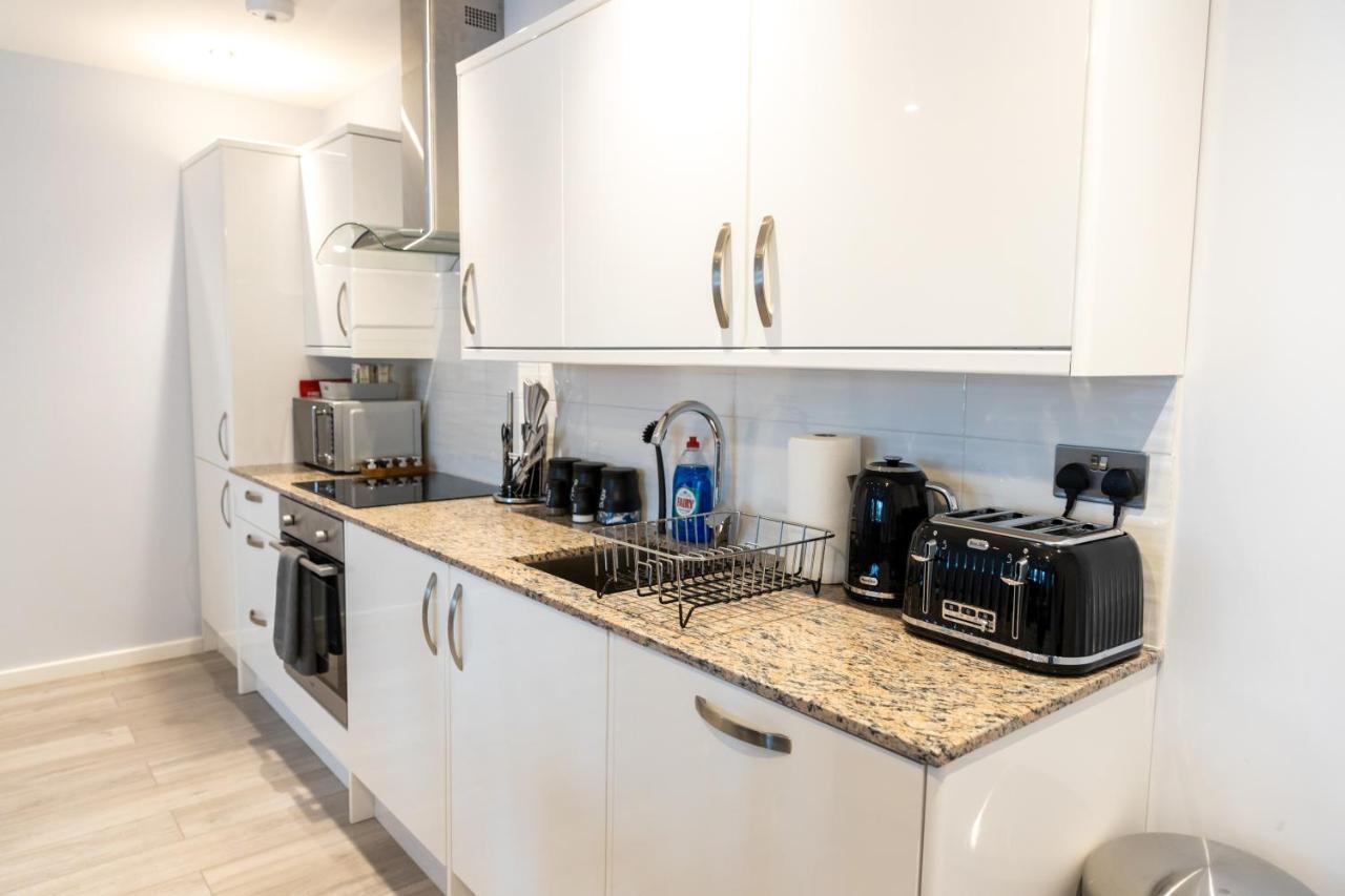 הונסלו Cosy Flats Near Heathrow, Group Bookings Available With Parking Space מראה חיצוני תמונה