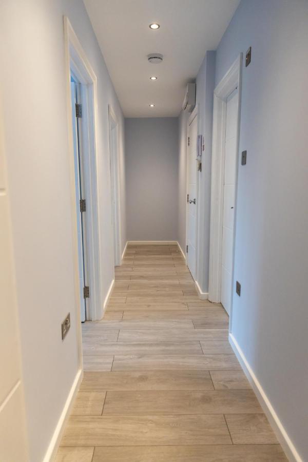 הונסלו Cosy Flats Near Heathrow, Group Bookings Available With Parking Space מראה חיצוני תמונה