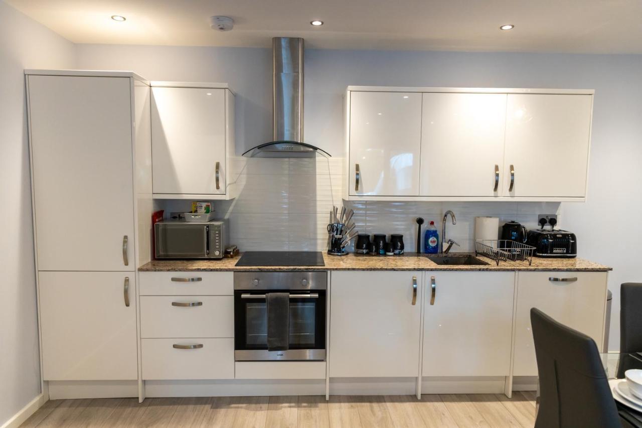 הונסלו Cosy Flats Near Heathrow, Group Bookings Available With Parking Space מראה חיצוני תמונה