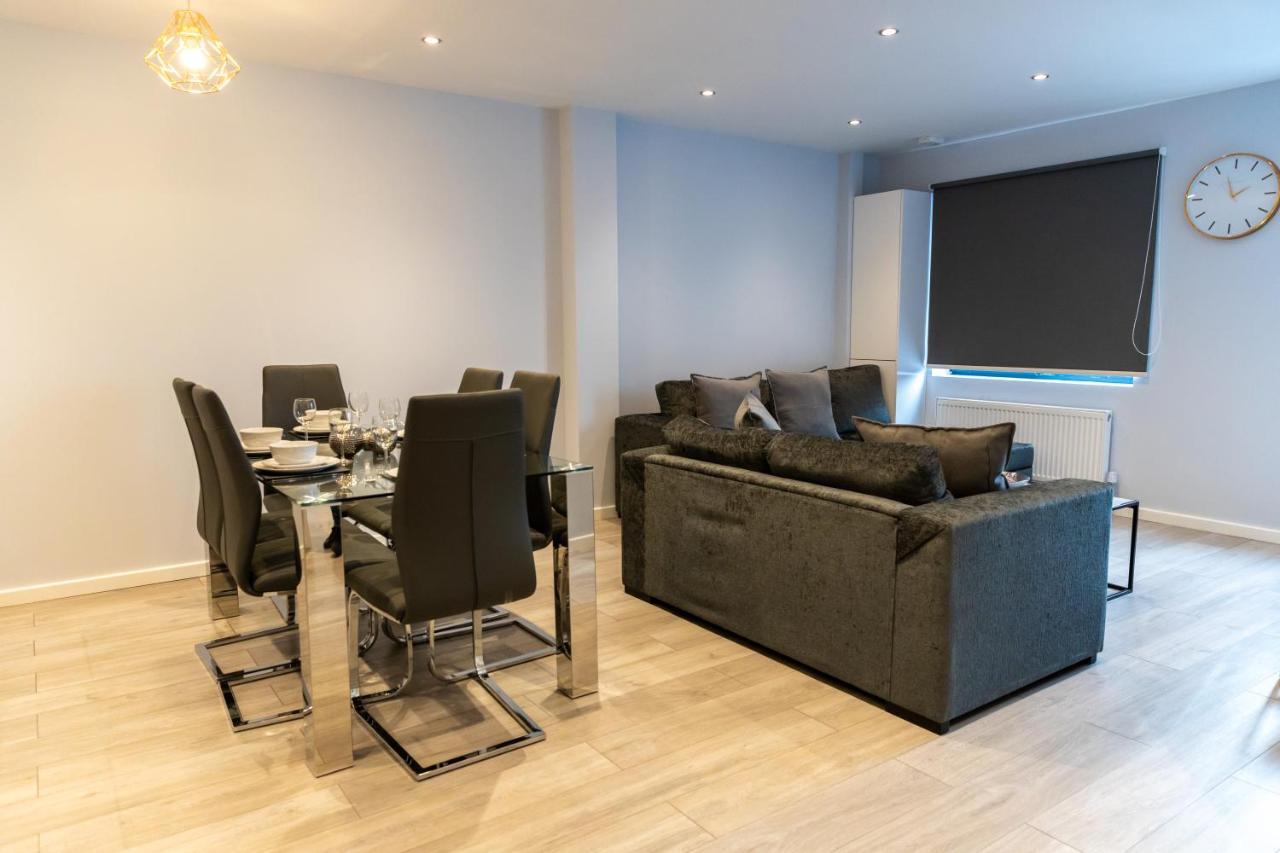 הונסלו Cosy Flats Near Heathrow, Group Bookings Available With Parking Space מראה חיצוני תמונה