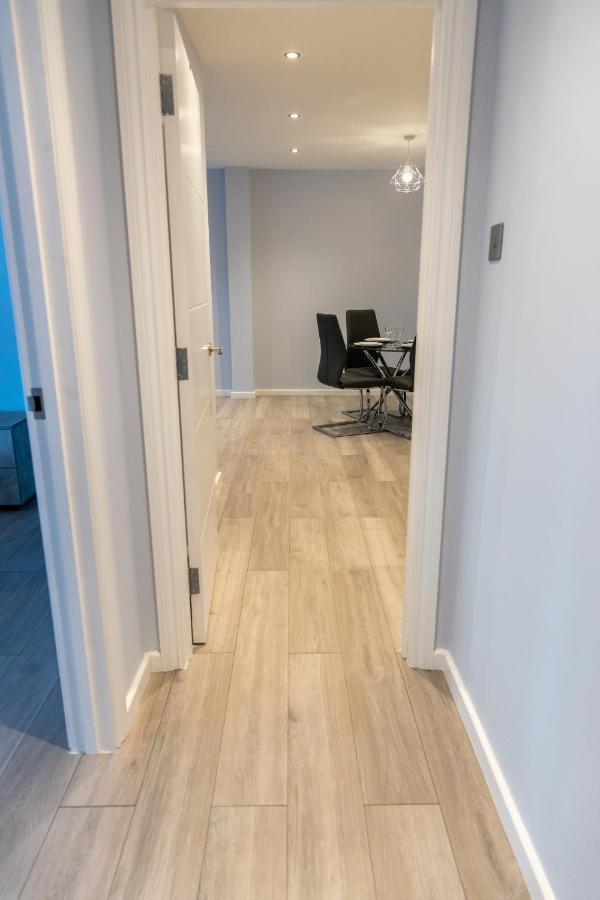 הונסלו Cosy Flats Near Heathrow, Group Bookings Available With Parking Space מראה חיצוני תמונה
