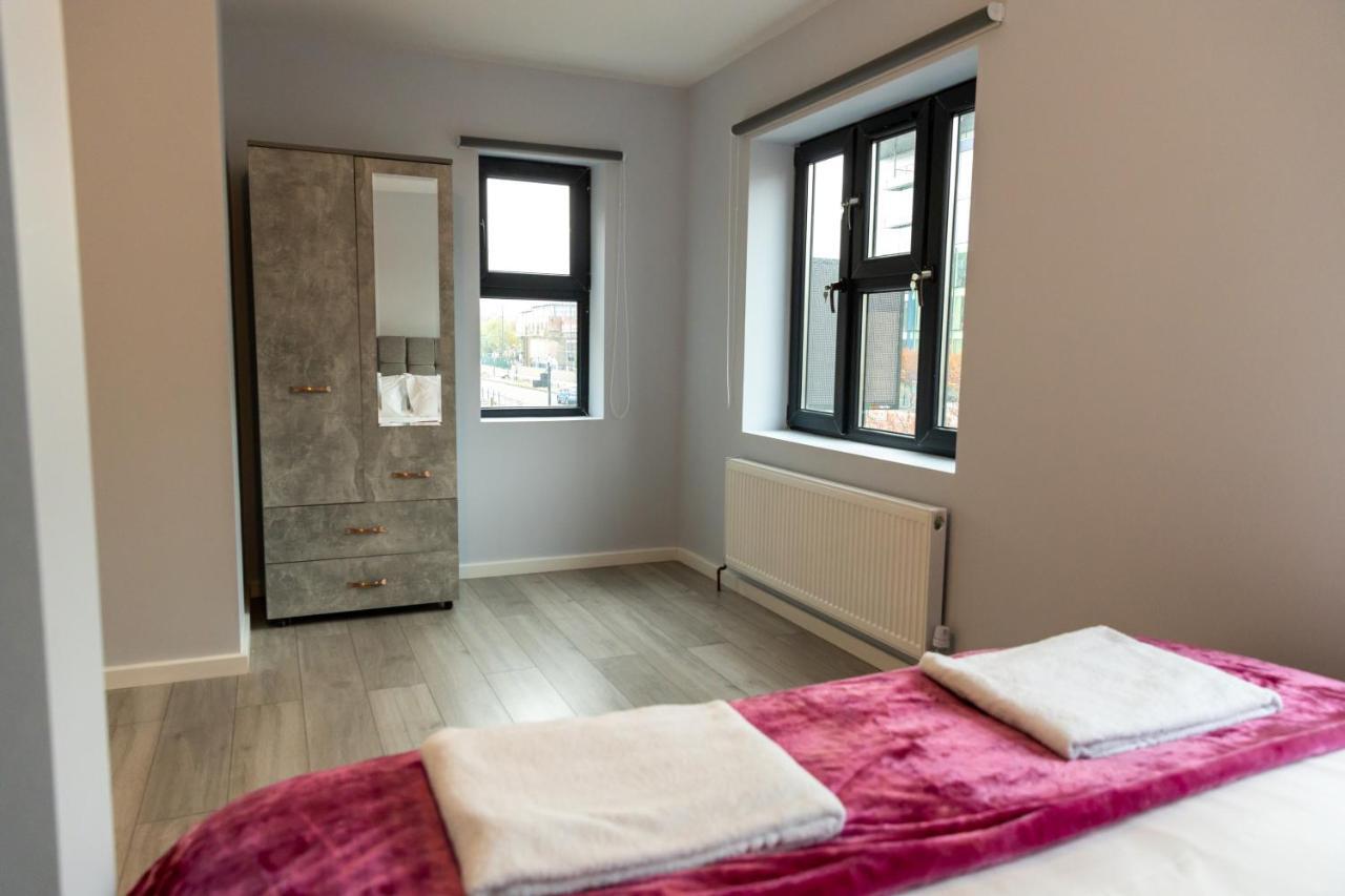 הונסלו Cosy Flats Near Heathrow, Group Bookings Available With Parking Space מראה חיצוני תמונה