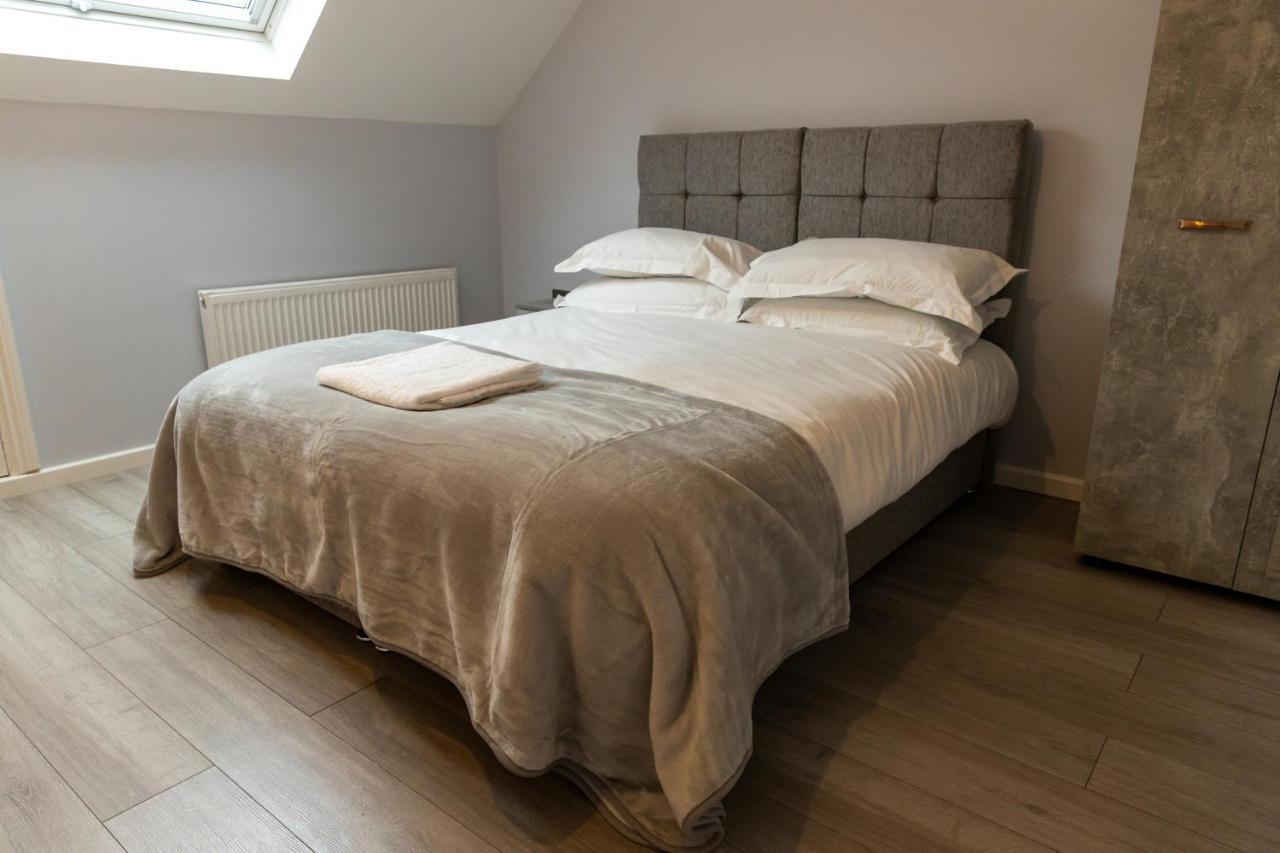 הונסלו Cosy Flats Near Heathrow, Group Bookings Available With Parking Space מראה חיצוני תמונה