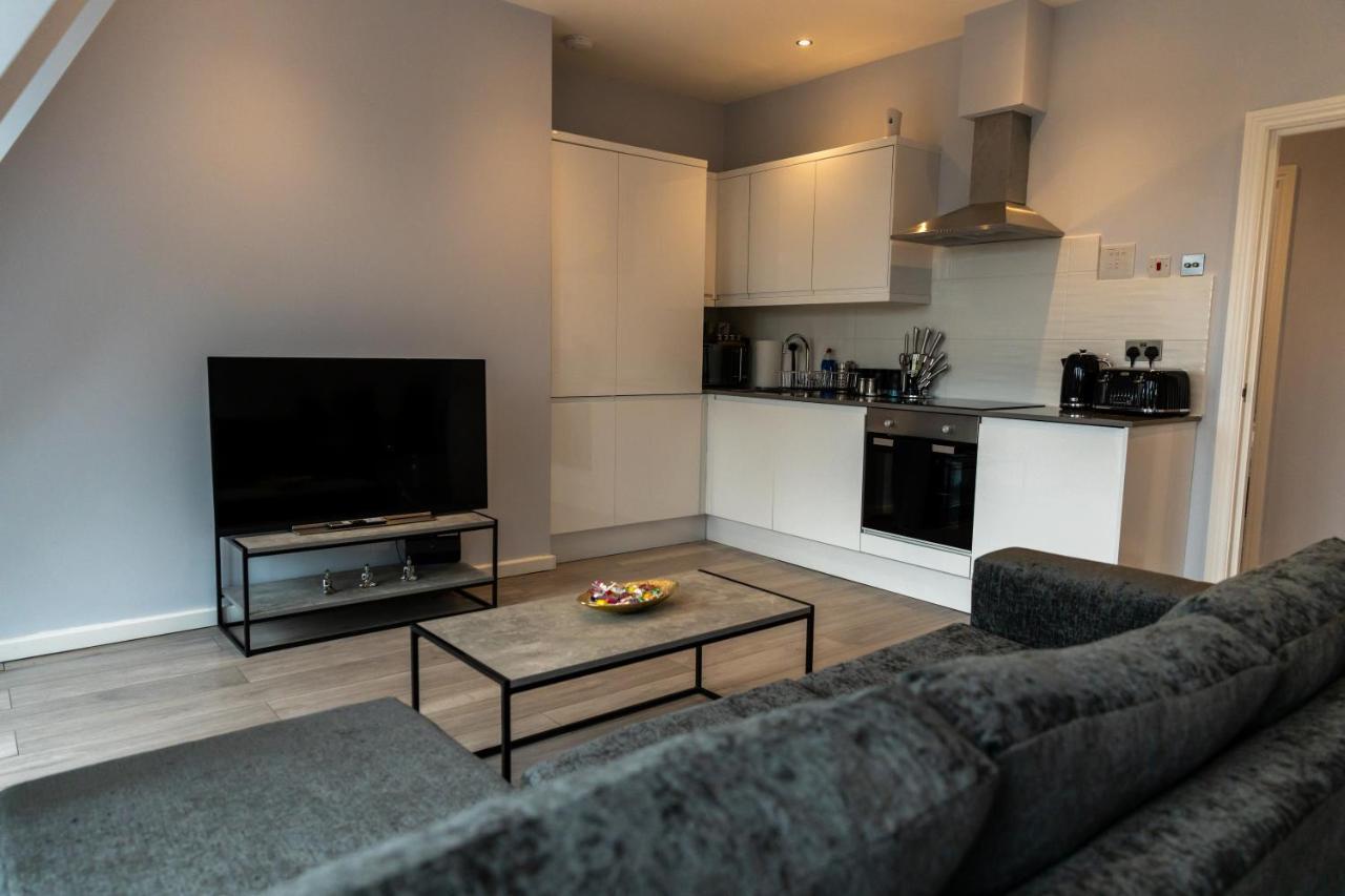 הונסלו Cosy Flats Near Heathrow, Group Bookings Available With Parking Space מראה חיצוני תמונה