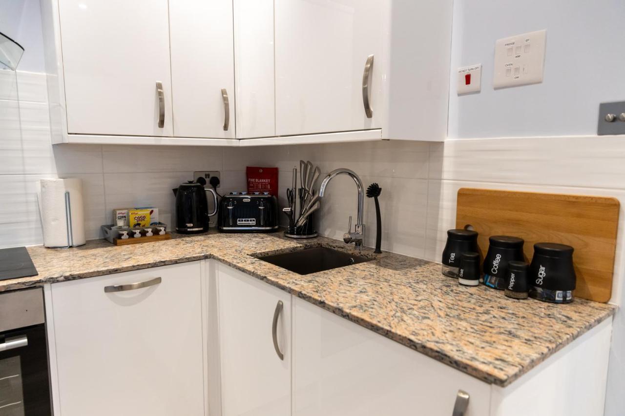 הונסלו Cosy Flats Near Heathrow, Group Bookings Available With Parking Space מראה חיצוני תמונה